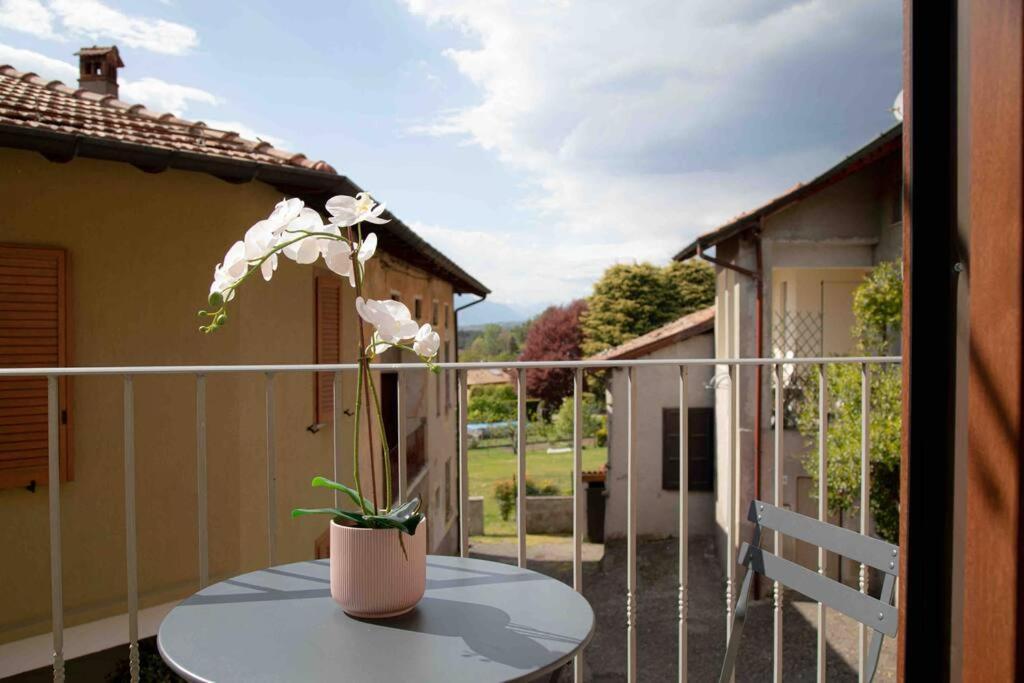 Vista Lago-Appartamento Funzionale Con Vista Varese Esterno foto