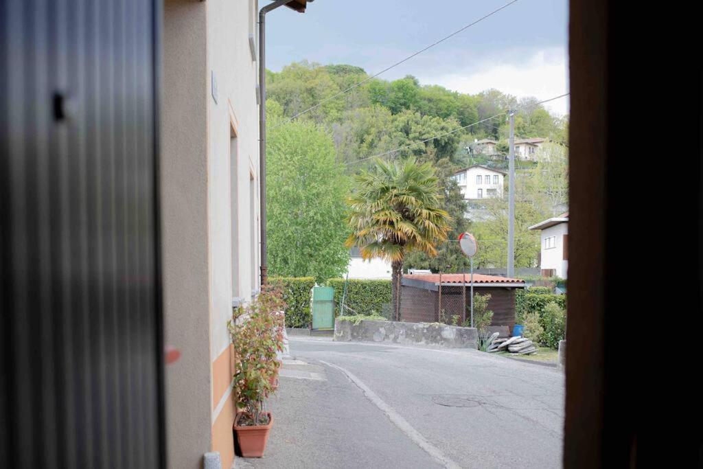 Vista Lago-Appartamento Funzionale Con Vista Varese Esterno foto