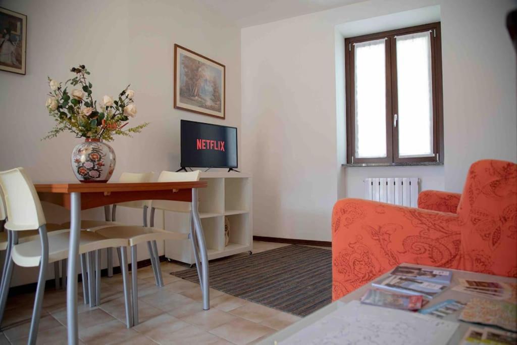 Vista Lago-Appartamento Funzionale Con Vista Varese Esterno foto